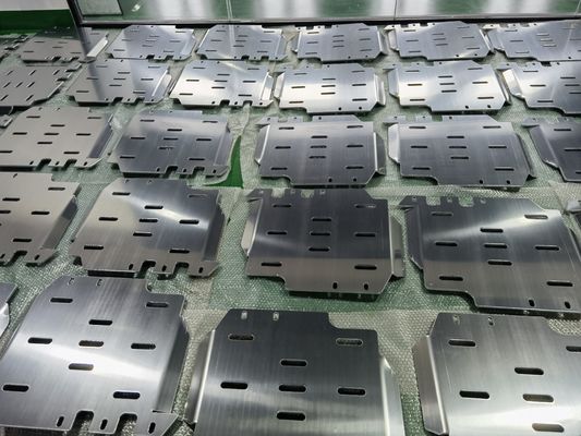 1810 * 870 * 8mm سبيكة الألومنيوم تحت غطاء المحرك الحماية صفيحة التزحلق للجيب رانجلر JL