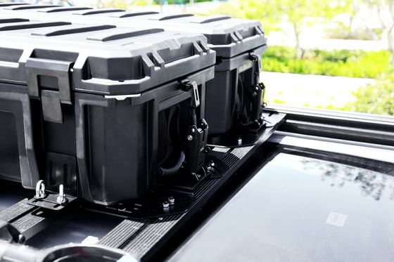 صندوق تخزين بلاستيكي صلب مقاوم للماء سهل التثبيت للتركيب على رف السقف