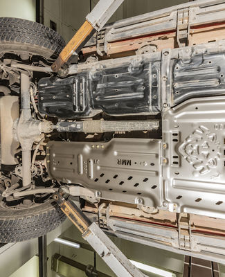الـ Wrangler 4xe 21 المصد الأمامي الأصلي لـ 2018-2019 Wrangler JL باللون الأسود