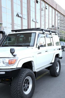 تويوتا Lc 76 4x4 ملحقات المركبات رفوف السقف المسطحة مع غطاء الطاقة والألومنيوم