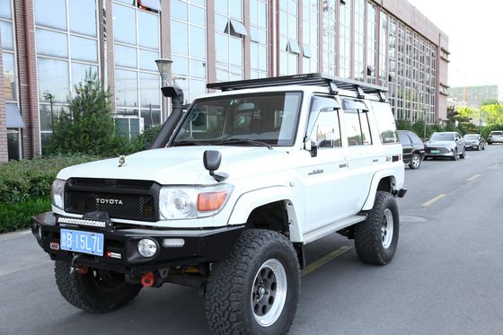 تويوتا Lc 76 4x4 ملحقات المركبات رفوف السقف المسطحة مع غطاء الطاقة والألومنيوم