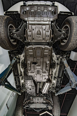 ألواح الحماية تحت الجسم الرمادية العالية لحماية المحرك للسيارة Mitsubishi Pajero V93 V97
